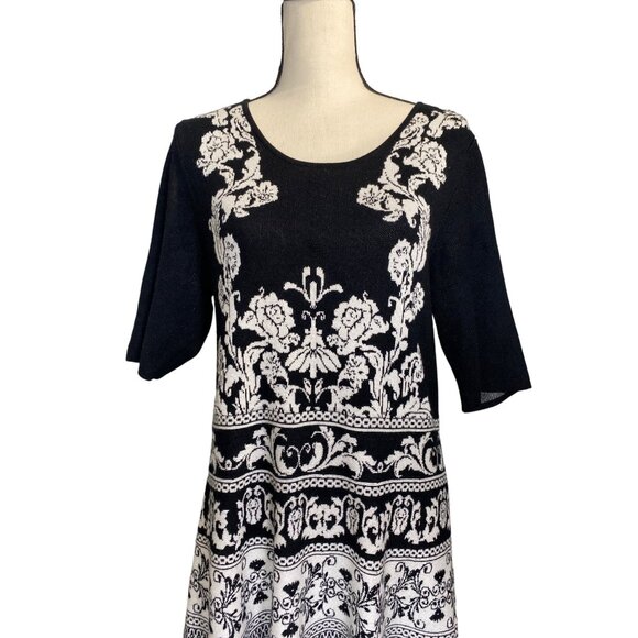 Black & White Floral Print‎ 3/4 Sleeve Knit Dress With A-Line Silhouette - Picture 4 of 11
